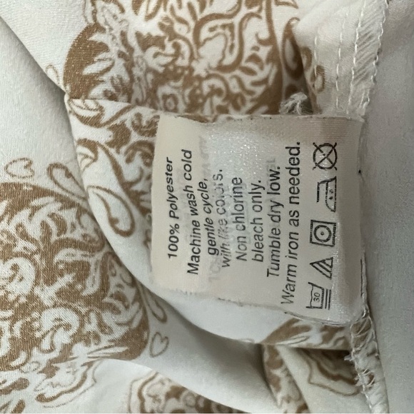 Elegant White and Gold Patterned Women's Top - Picture 10 of 12